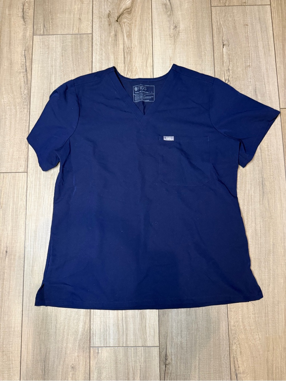 FIGS Technical Collection Navy Blue Scrub Top Size Large V Neck Pocket
